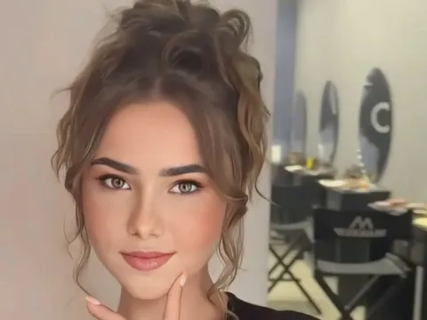adult webcam model LilyZara