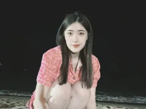 cam live show model lianghuiyin